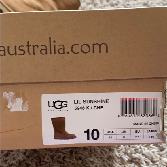 UGG GIRLS BOOTS - Picture 5 of 6